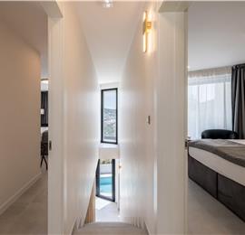 4 bedroom villa with heated pool and sea view in Vinišće, sleeps 8